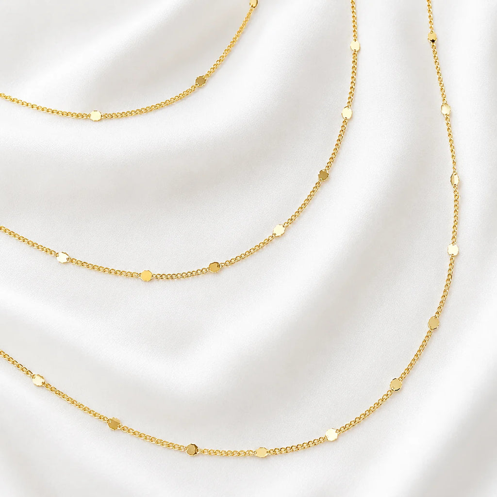 Close up of Ma Vie dainty curb chain necklace, 18k gold filled with pressed link details catching light